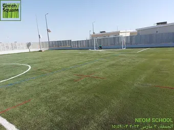 قرية نيوم — الملعب بعد التنفيذ