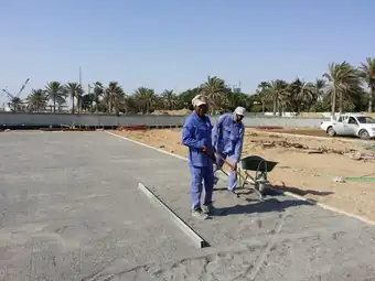 شاطئ الشباب — مرحلة التأسيس وتجهيز الموقع